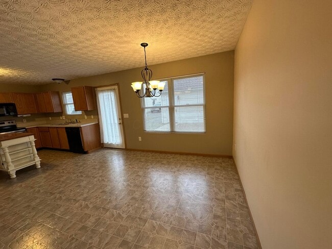 Building Photo - 135 Saratoga St