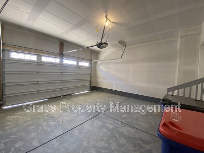 Building Photo - 389 Rodden Dr
