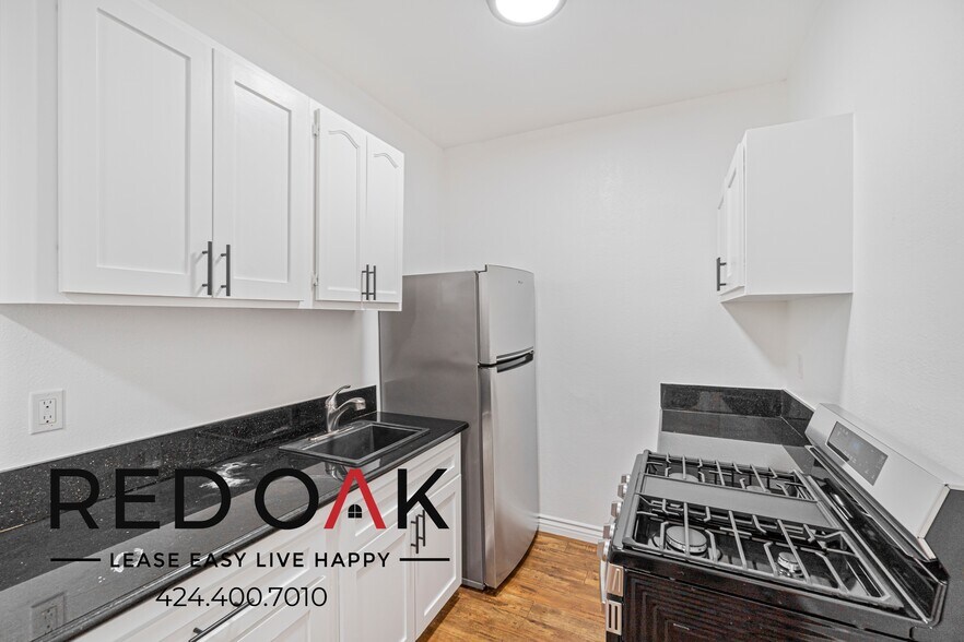 Building Photo - 1412 N Kingsley Dr