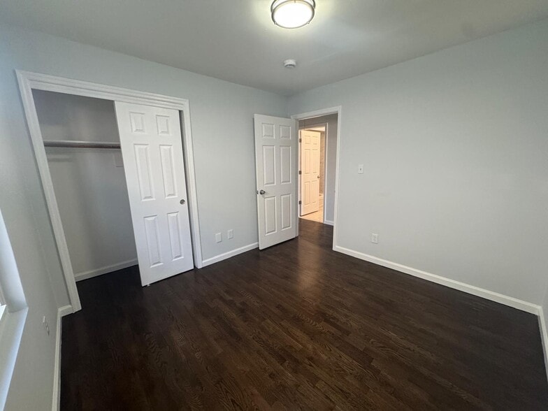 Building Photo - 1057 Bond St