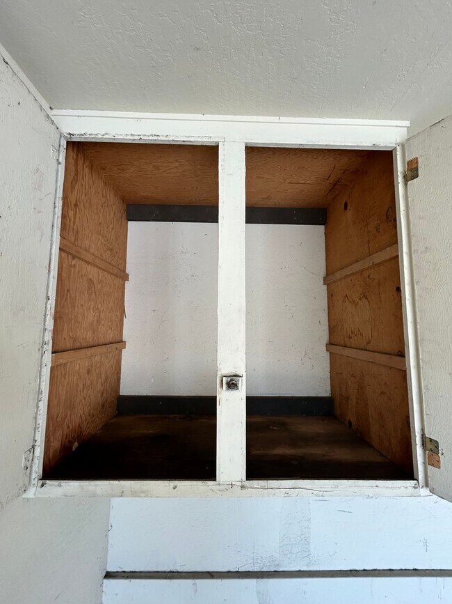 Building Photo - 255 E Romie Ln