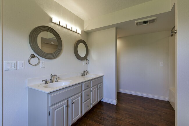 Building Photo - 1791 Fruit Farm Rd