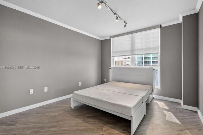 Building Photo - 16711 Collins Ave