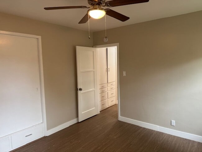 Building Photo - Newly Renovated 4 Bedroom 2 Bath home, wit...