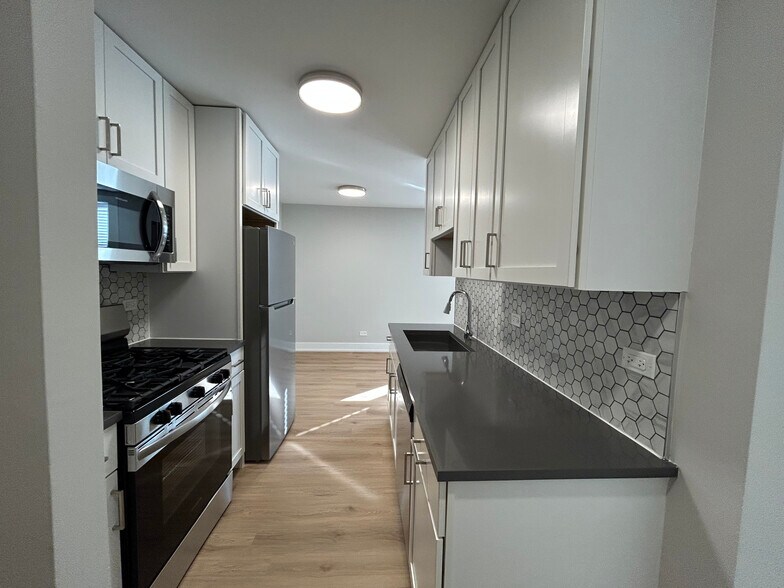 Building Photo - 540 W Aldine Ave