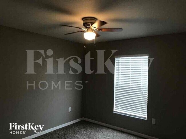 Building Photo - 2600 Sanderling St