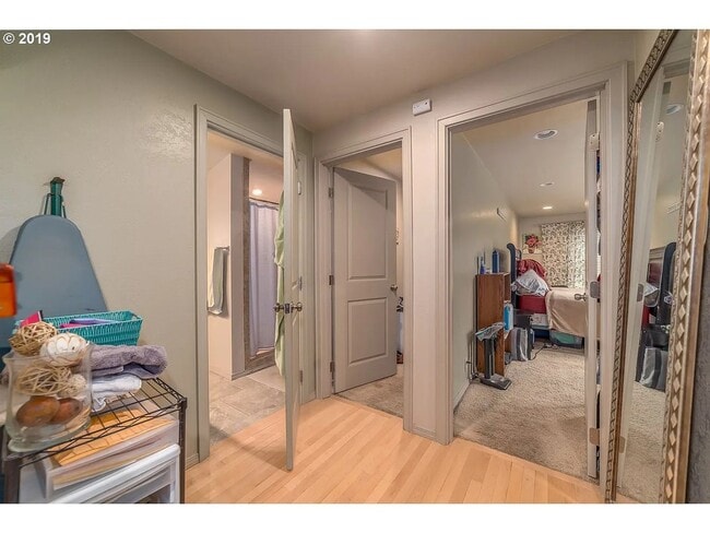 Building Photo - Charming 4-Bedroom Home Near UO Campus – Spacious, & Well-Maintained
