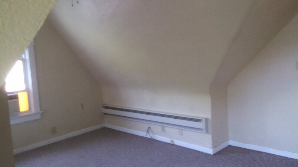 Building Photo - 2401 Fairview Ave