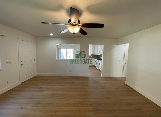 Building Photo - NOW AVAILABLE! Beautiful 3 Bedroom, 2 Bathroom Home Located in Ripon, CA