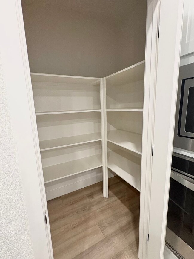 Building Photo - Beautiful 4 Bedroom 2.5 bath Home In Oakley with Solar