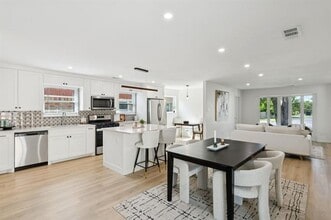 Building Photo - 8566 Sweetwood Dr