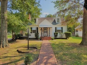 Building Photo - 623 Ratcliffe Ave