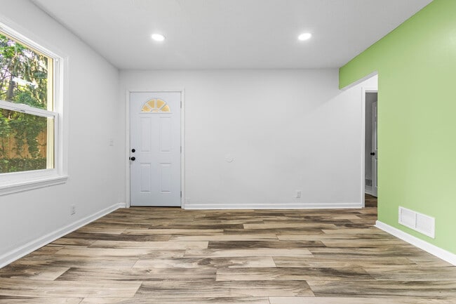 Building Photo - 317 Ross Ave