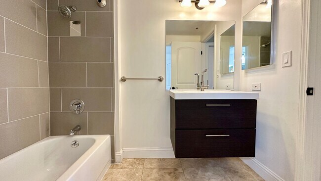 Building Photo - Stunning views of SF and the Bay from the ...