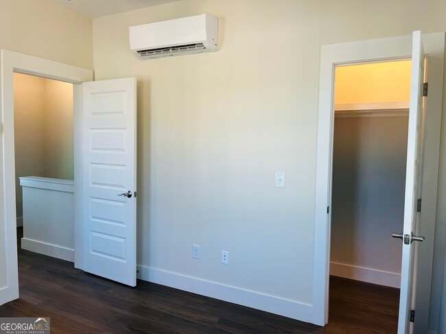 Building Photo - 100 Gardenia Ln