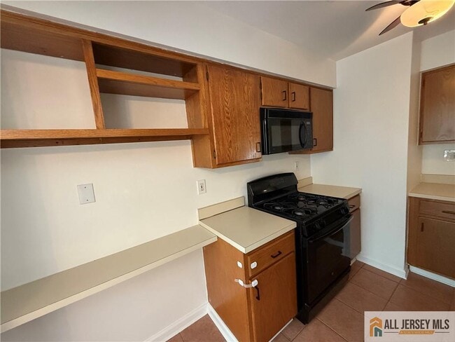 Building Photo - 1009 Schmidt Ln