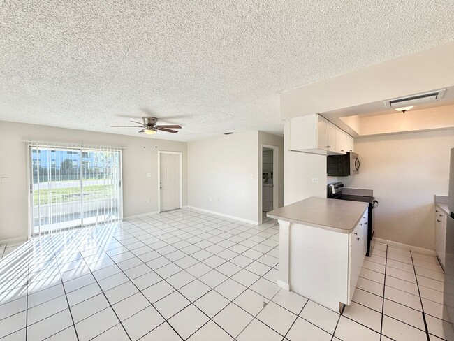 Building Photo - ** BONITA SPRINGS ** 2 BED / 1 BATH ** PET...