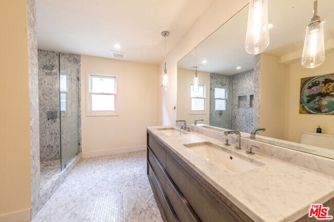 Building Photo - 29 Lighthouse St