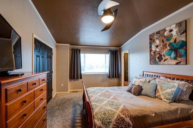 Building Photo - 4759 Iron Horse Villas Point