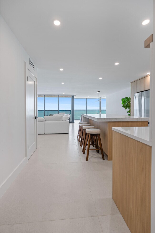 Building Photo - 10410 S Ocean Dr