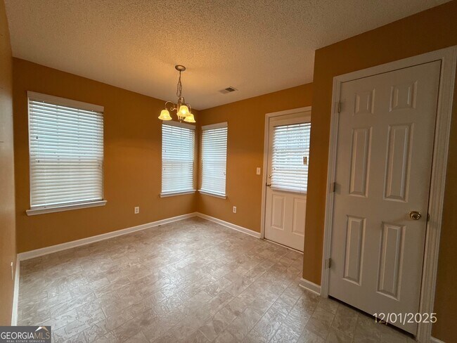 Building Photo - 460 Camella Cir