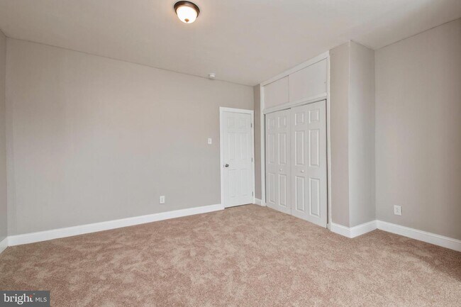 Building Photo - 5524 Delancey St