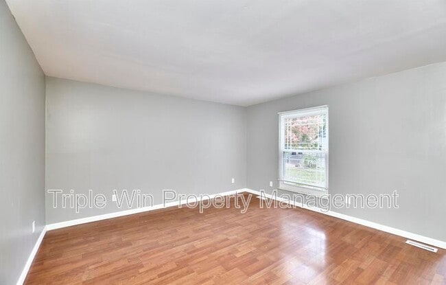 Building Photo - 1661 Rishon Hill Dr