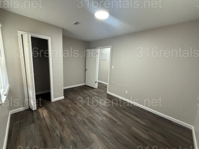 Building Photo - $850 - 2 bedroom / 1 bathroom - Single Fam...