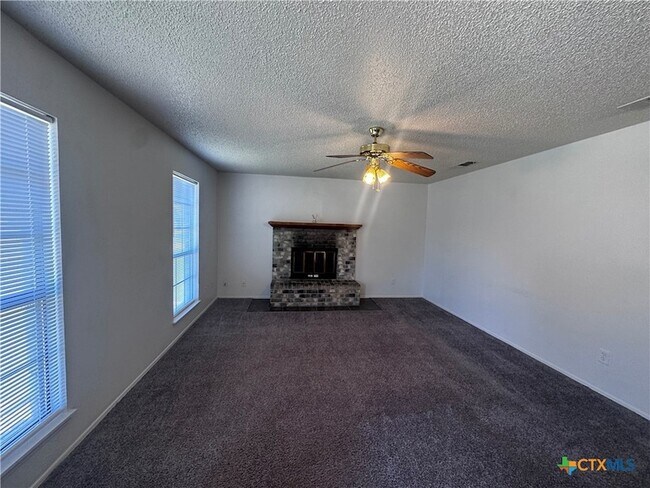 Building Photo - 1613 Bobby Lee Dr