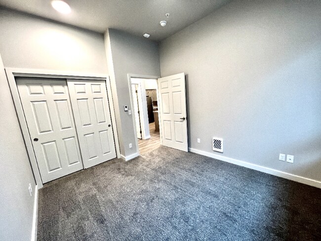Building Photo - 2330 Yakima Ct