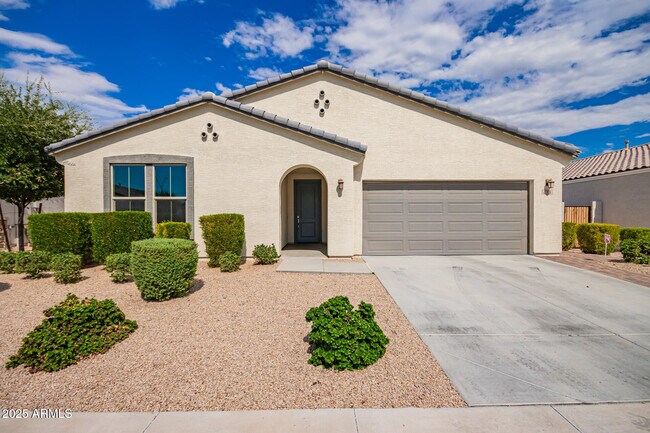 Primary Photo - 423 S 194th Ln