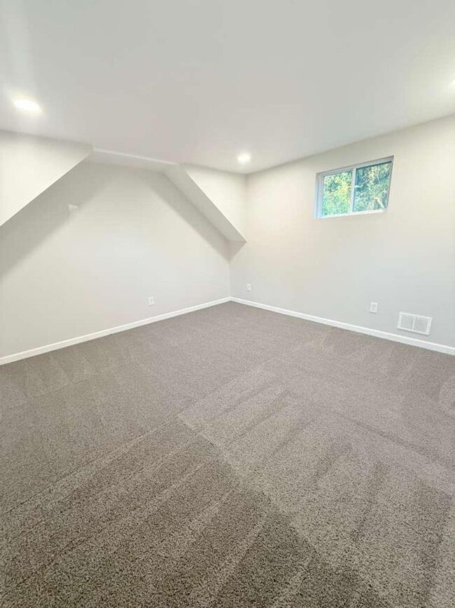 Building Photo - Spacious and beautifully updated 4-bedroom...