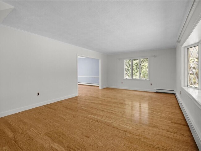 Building Photo - 15 Woodridge Rd