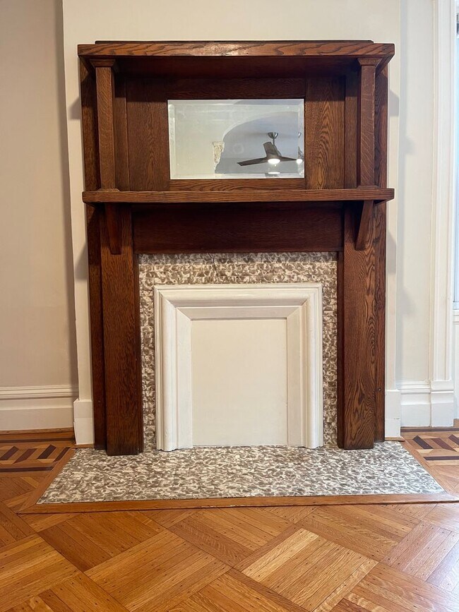 Building Photo - Renovated 3 Bedroom 2 Bathroom House Across From The Park