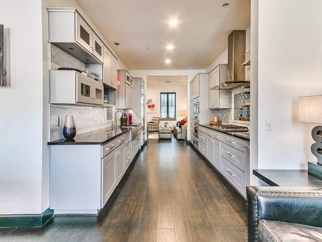 Building Photo - 115 NE 3rd St