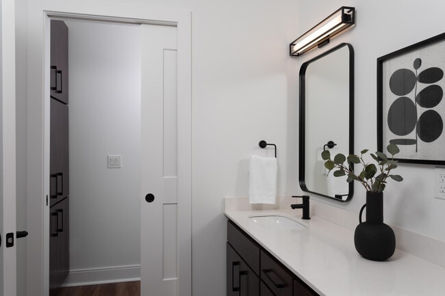 Building Photo - 600 E Henry Clay St