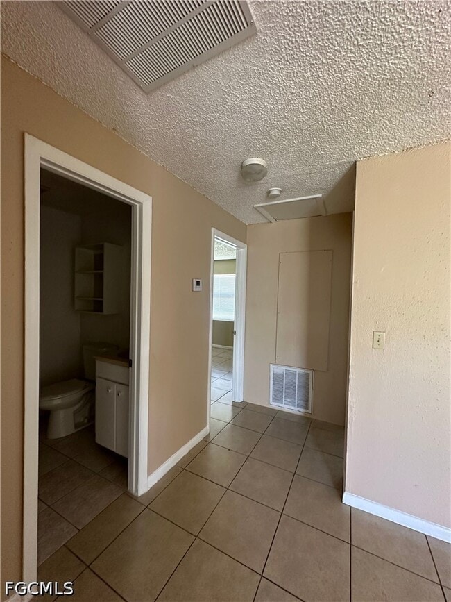 Building Photo - 4425 Ruthann Ct