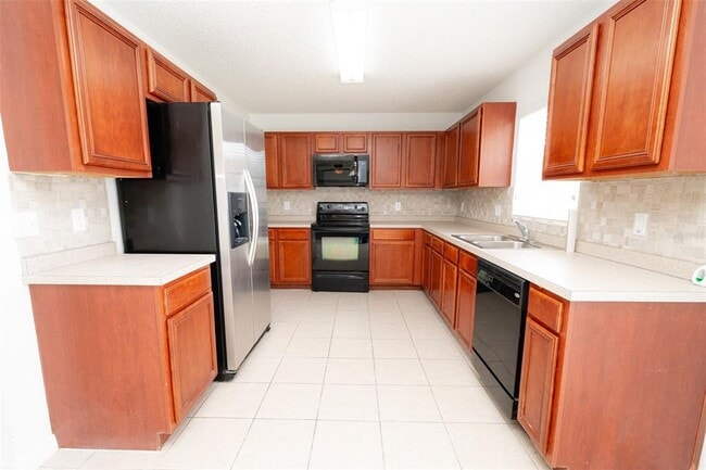Building Photo - 202 Walnut Crest Run