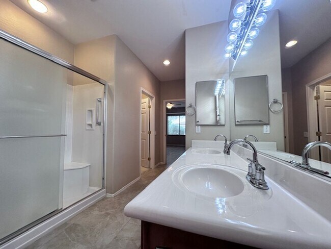 Building Photo - Updated 3 Bed/2 Bath in 55+ Community