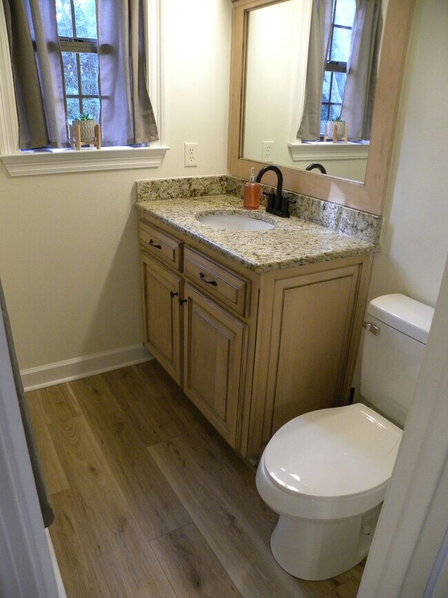 Building Photo - *****PRICE REDUCTION******AVAILABLE NOW*** Country Setting No HOA