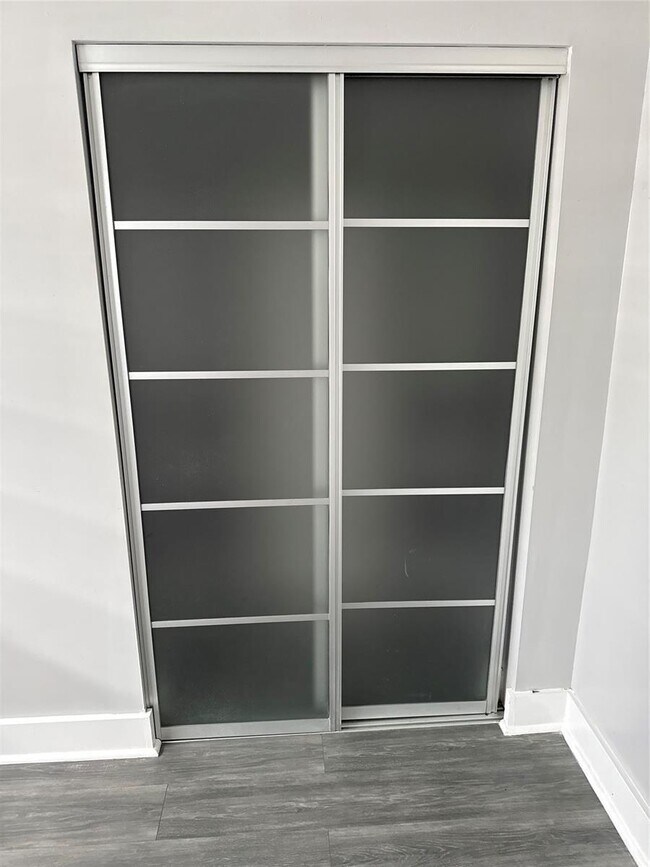 Building Photo - 3 bedroom in Miami Gardens FL 33054