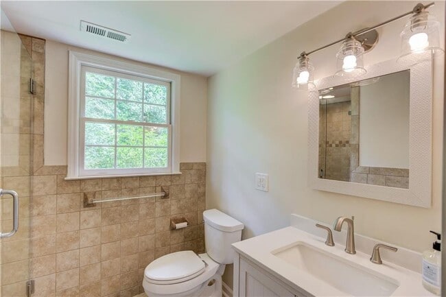 Building Photo - 770 Crest Valley Dr NW