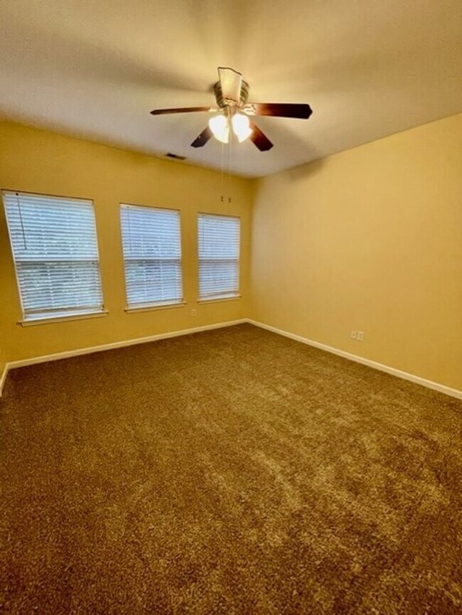 Building Photo - Come take a look at this end unit 3 bedroom, 2.5 bath townhouse located in very desirable FORT MI...