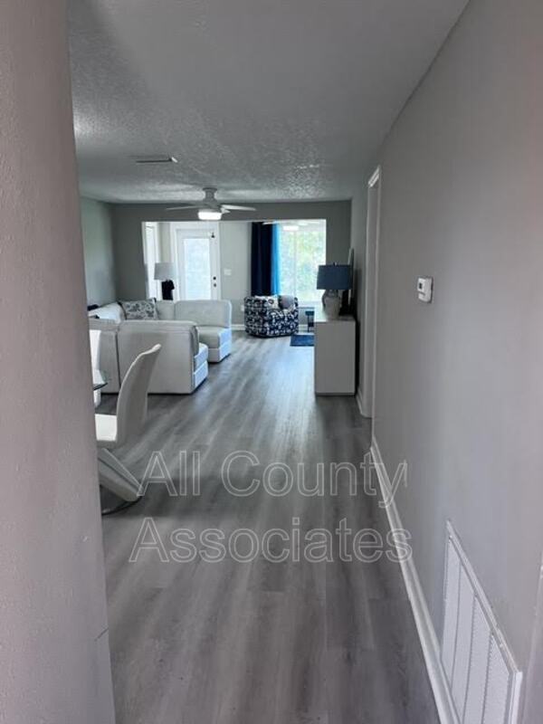 Building Photo - 4122 Hampton Dr