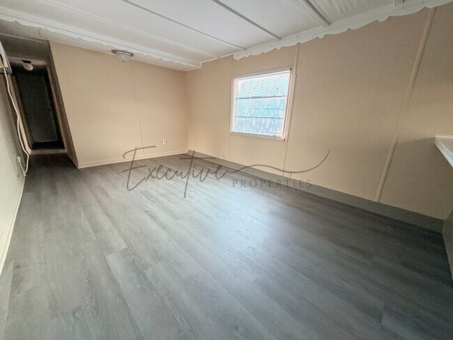 Building Photo - Affordable Sulphur 1-Bedroom with Bonus Room