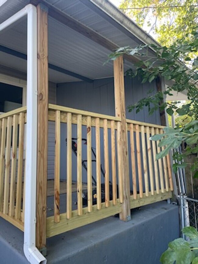 Building Photo - Charming & Updated 3-Bedroom Duplex with M...