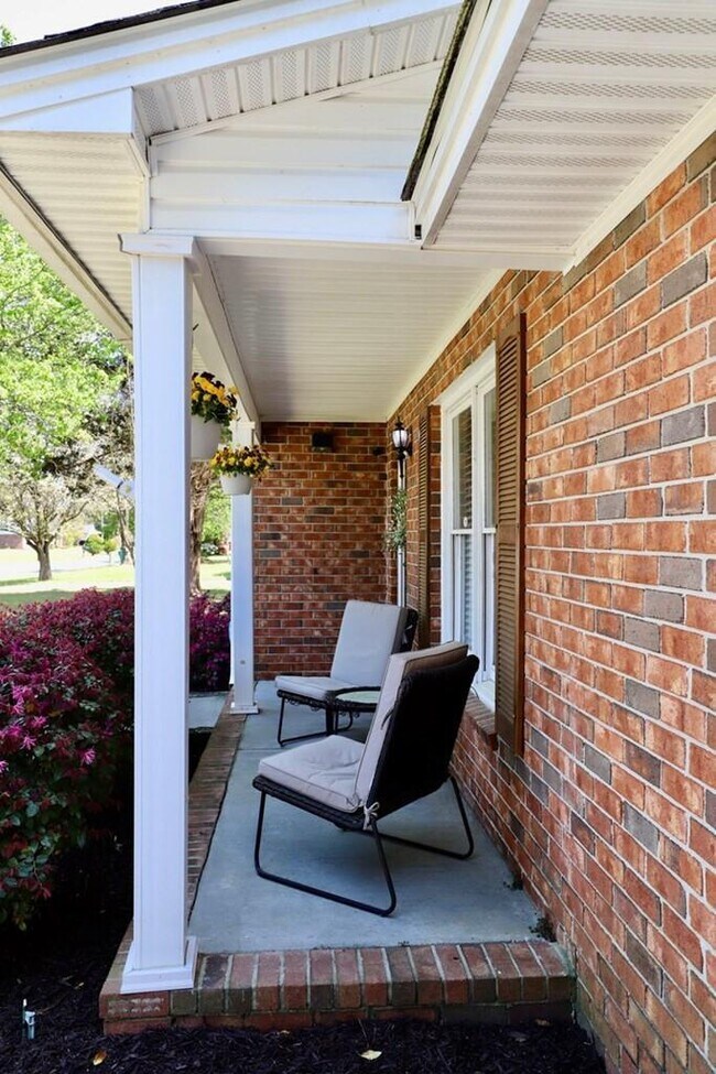 Building Photo - 2415 Edmunds Dr