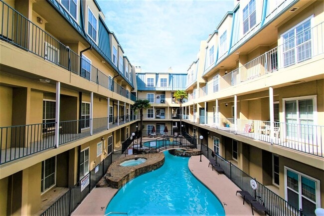 Building Photo - 921 Marine Dr