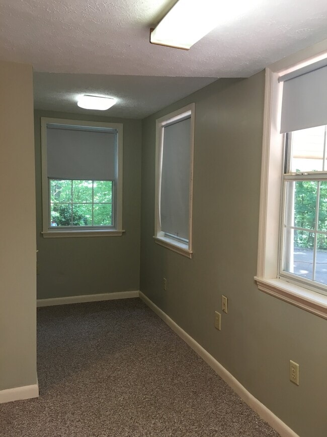 Building Photo - 4084 Friendship Rd