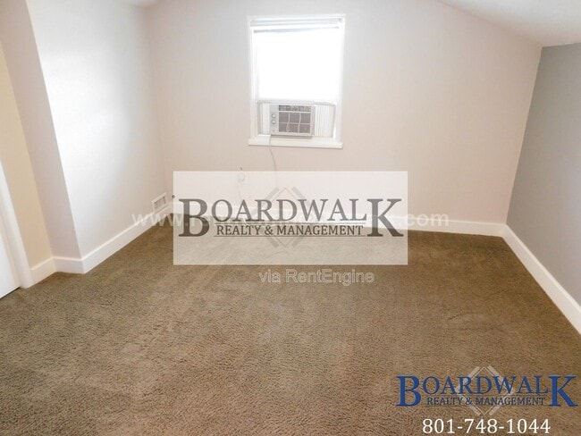 Building Photo - 657 Warnock Ave